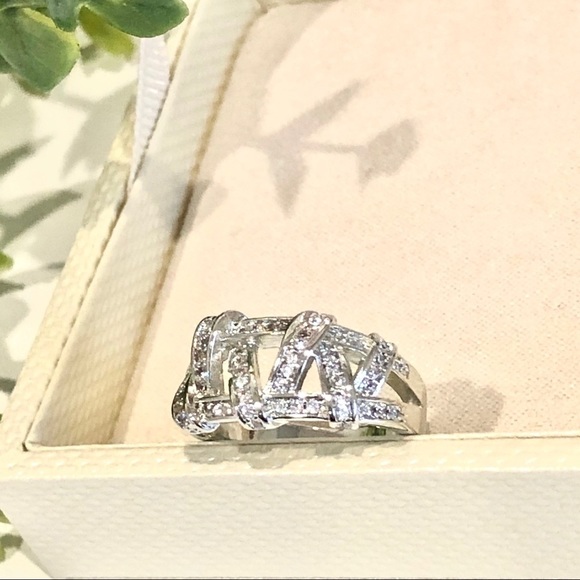 Ashlynn Avenue Aurora White Gold Weave Ring - Picture 3 of 8